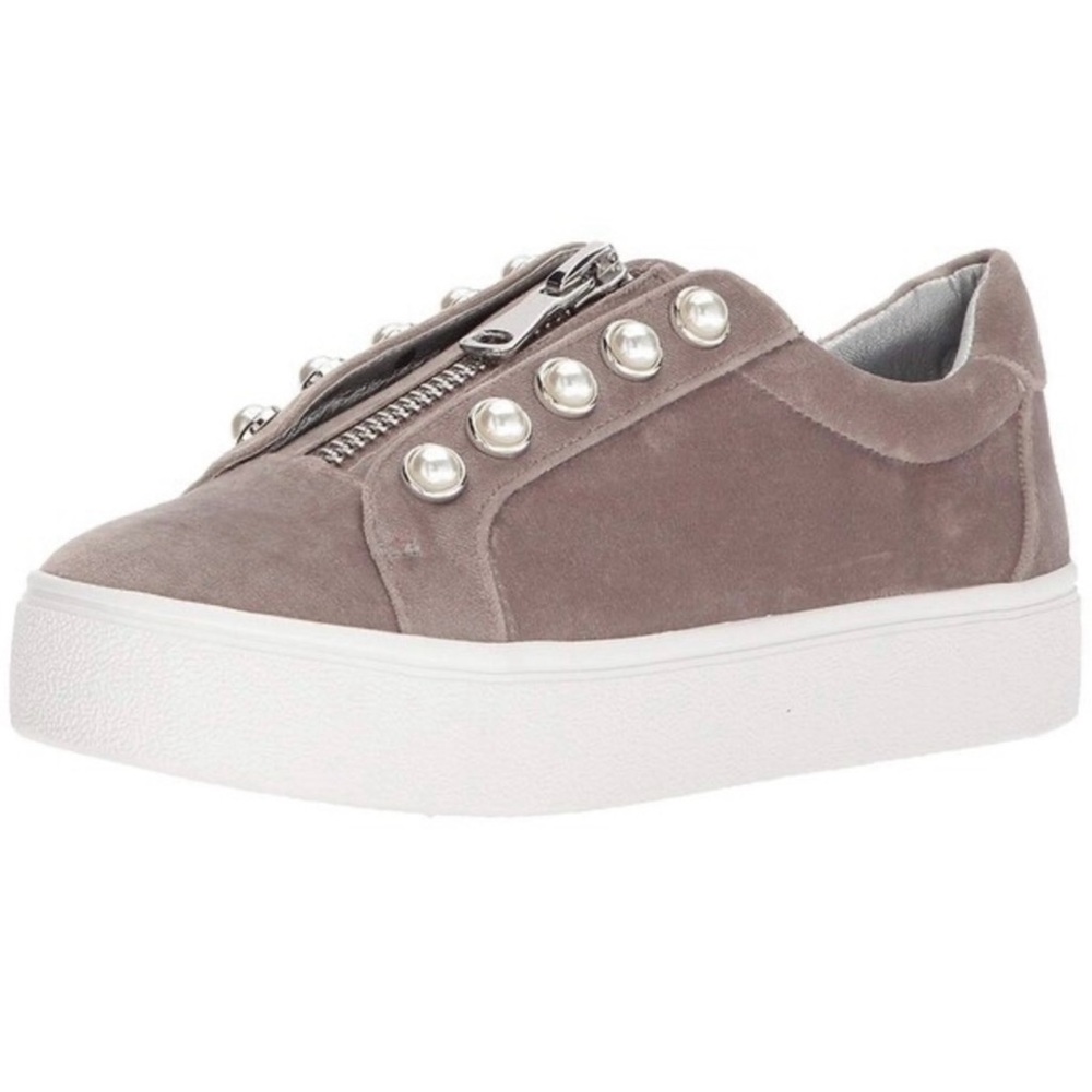 Steve Madden Gray and White Minimalist Sneakers